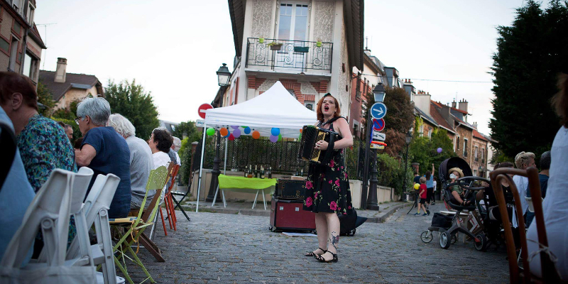 Fleur de Paris, Chanteur Chanteur en représentation à Maine et Loire - photo de couverture n° 3