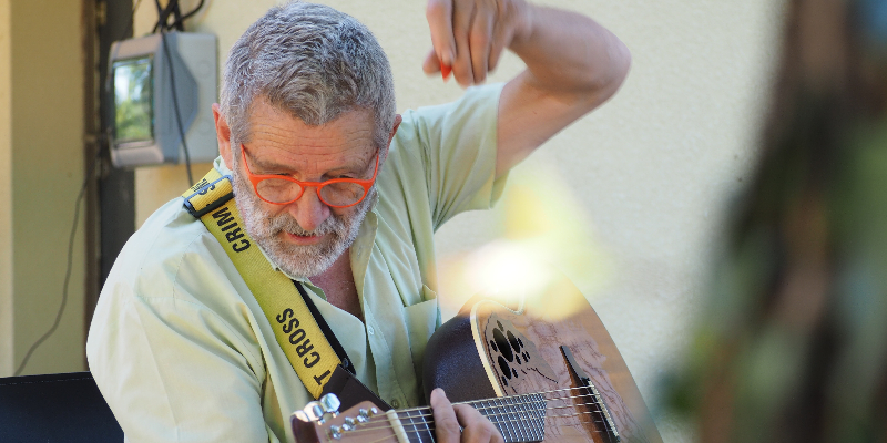 richard paul esclapez, Chanteur Chanteur en représentation à Lot et Garonne - photo de couverture n° 2