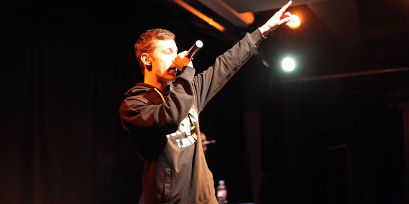 SINGAH, Chanteur Chanteur en représentation - photo de couverture