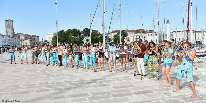 Moktar Sound System, Fanfare Fanfare en représentation à Paris - photo de couverture n° 3