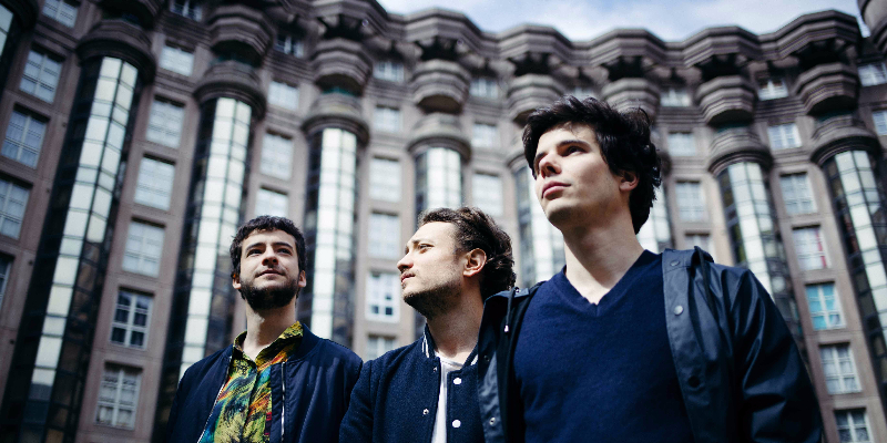 Club Bernard, Groupe de Musique Rock en représentation - photo de couverture