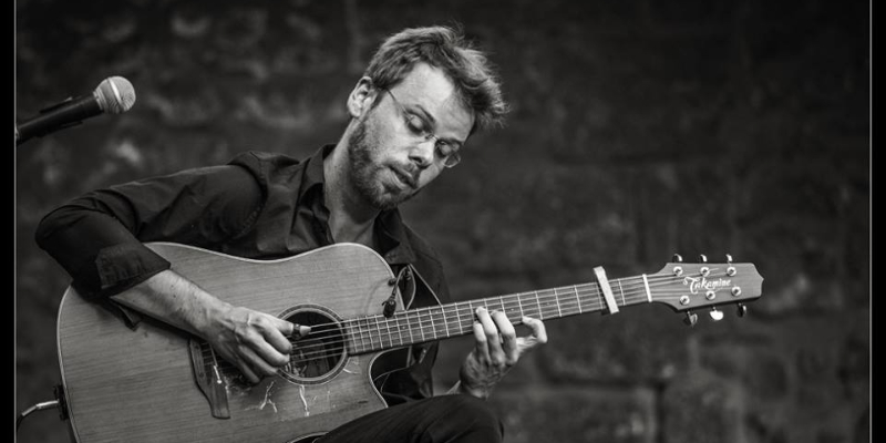 Julien Andela, Musiciens Guitariste en représentation à Rhône - photo de couverture n° 1