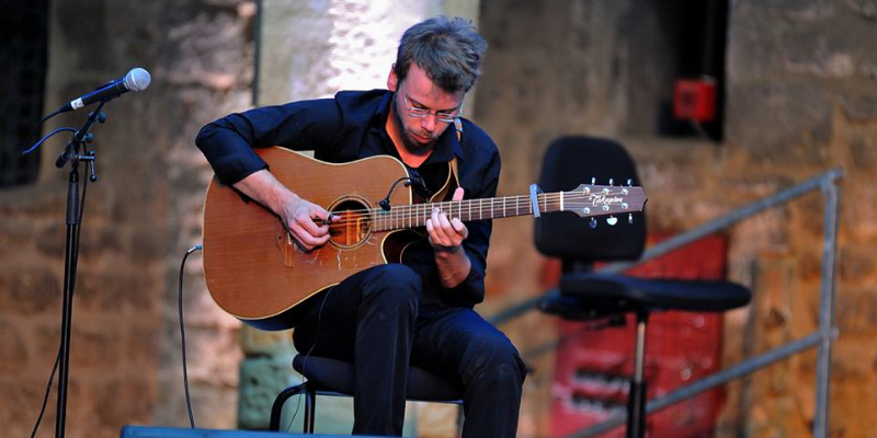 Julien Andela, Musiciens Guitariste en représentation à Rhône - photo de couverture n° 2