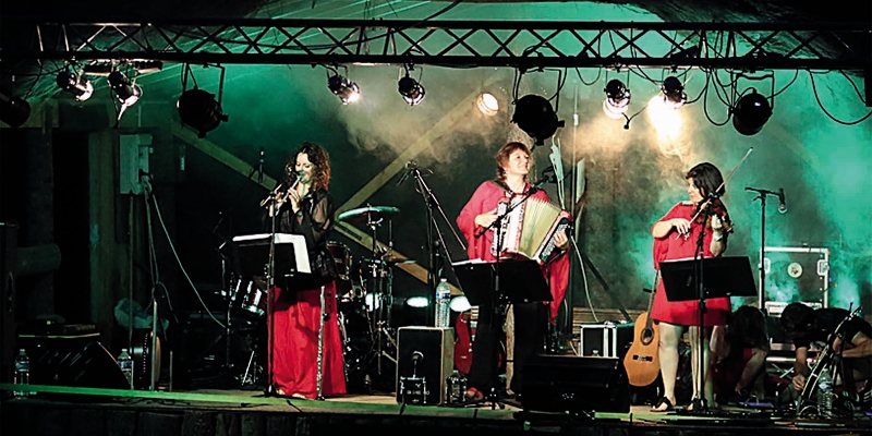 Les Modigans, Groupe de Musique Musiques du Monde en représentation - photo de couverture n° 1
