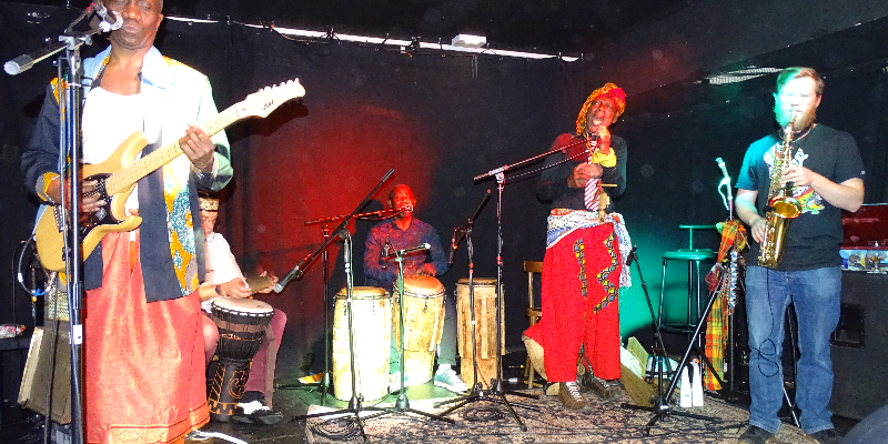 BALA, Groupe de Musique Groove en représentation - photo de couverture n° 1