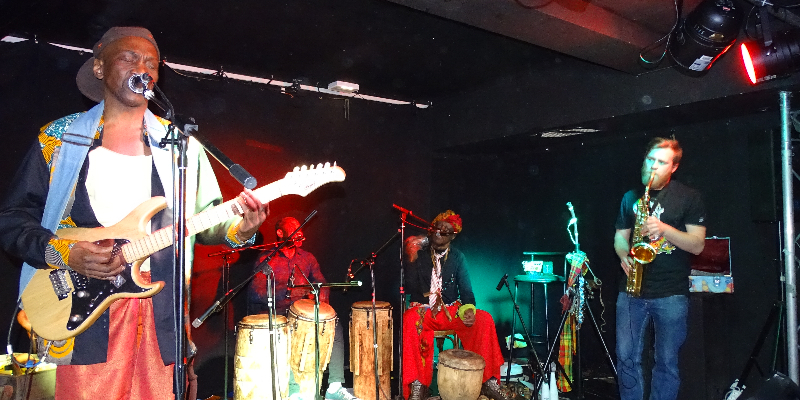 BALA, Groupe de Musique Groove en représentation - photo de couverture n° 2