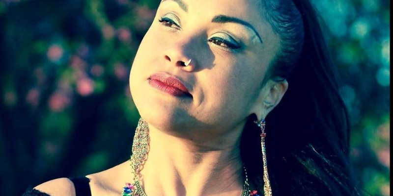 Mathilde albon jacobson, Chanteur Chanteur en représentation - photo de couverture