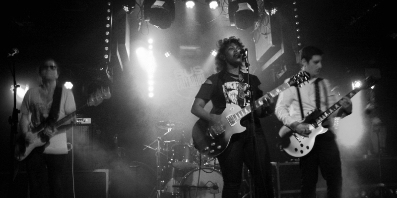 HOLY PILLS, Groupe de Musique Rock en représentation à Val de Marne - photo de couverture n° 1