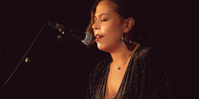 Eléonore, Chanteur Chanteur en représentation à Paris - photo de couverture n° 3