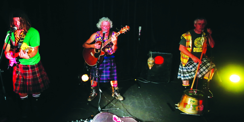 les Cariboux du Poitou, Groupe de Musique Rock en représentation à Vienne - photo de couverture n° 3