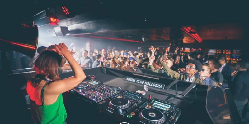 DJ Nina Ly, DJ House en représentation à Charente Maritime - photo de couverture n° 1