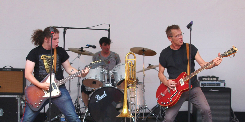 Kropol & ses Amis, Groupe de Musique Rock en représentation - photo de couverture n° 2