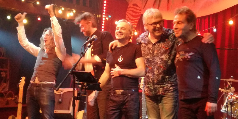 BLUE FEVER, Groupe de Musique Rock en représentation à Paris - photo de couverture