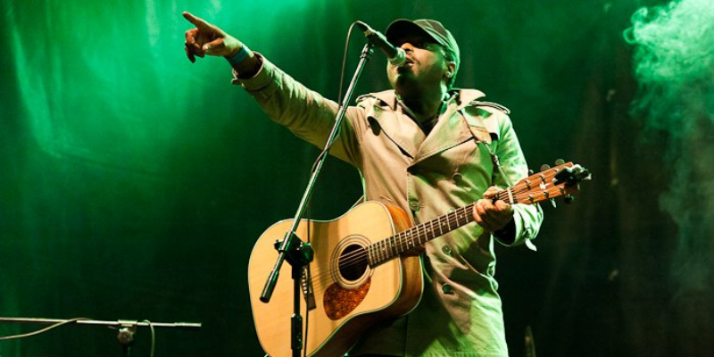 WILLIAM JONES, Chanteur Chanteur en représentation - photo de couverture