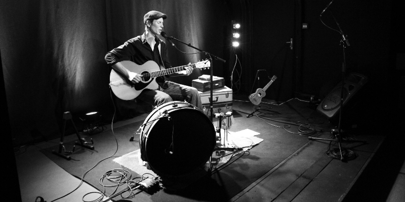 Jean Caron, Chanteur Chanteur en représentation à Somme - photo de couverture n° 3