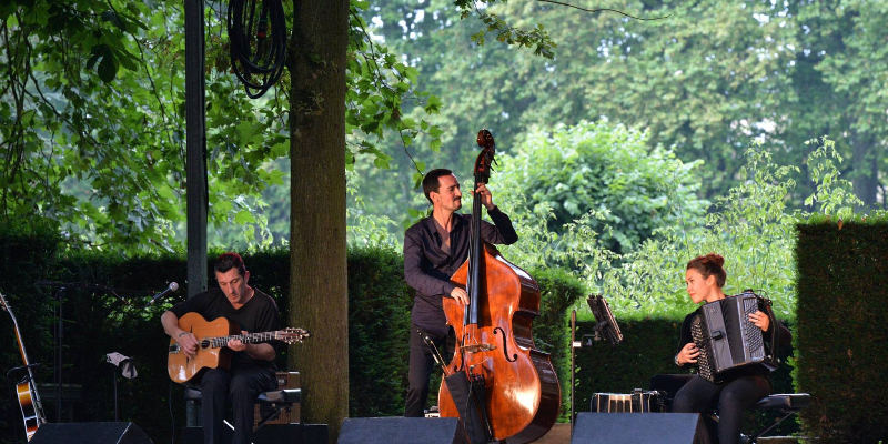viaggio, Groupe de Musique Jazz Manouche en représentation à Cher - photo de couverture