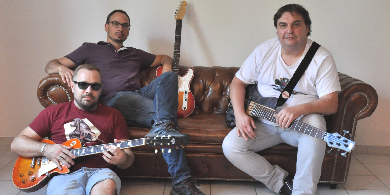 STRANGERS, Groupe de Musique Rock en représentation à Yvelines - photo de couverture n° 1