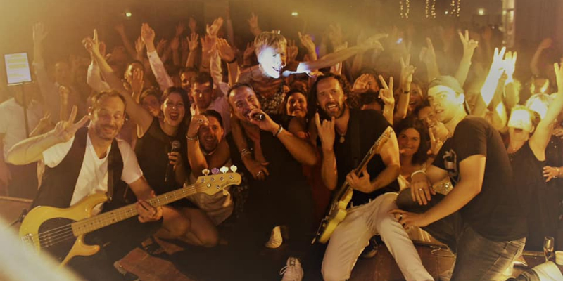 Orchestre StarLight, Chanteur Chanteur en représentation à Maine et Loire - photo de couverture n° 1