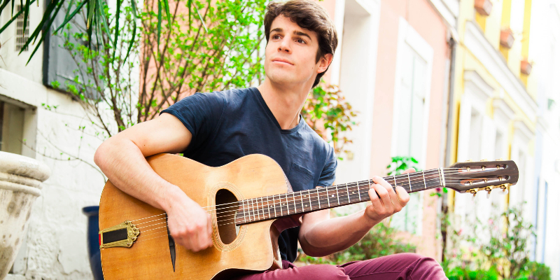 Rémy Dodds, Chanteur Chanteur en représentation à Yvelines - photo de couverture n° 2
