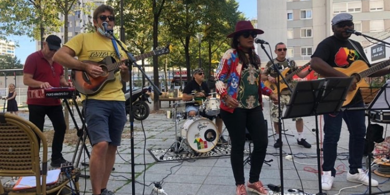 SaltAndRoots , Groupe de Musique Acoustique en représentation à Paris - photo de couverture n° 2