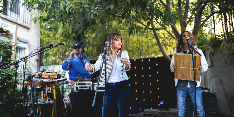 Rosie Braï, Chanteur Chanteur en représentation à Hérault - photo de couverture n° 3