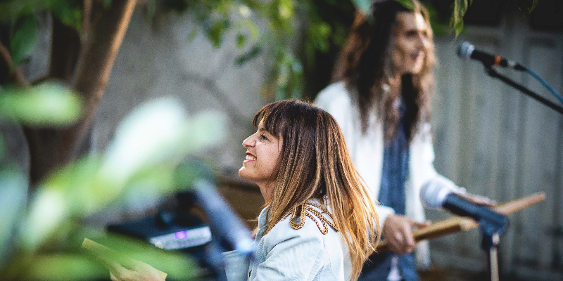 Rosie Braï, Chanteur Chanteur en représentation à Hérault - photo de couverture n° 1