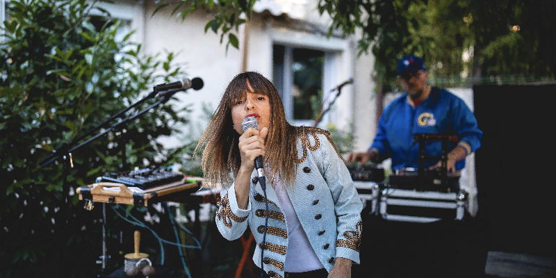 Rosie Braï, Chanteur Chanteur en représentation à Hérault - photo de couverture n° 2