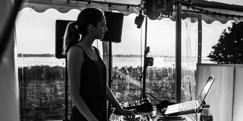Nadeïs / K-Ro Événementiel , DJ DJ en représentation à Loire Atlantique - photo de couverture n° 3