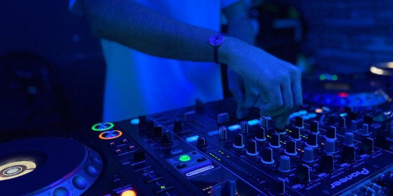TOLLID, DJ DJ en représentation à Haute Garonne - photo de couverture n° 1
