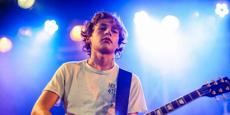 Fill the Name, Chanteur Chanteur en représentation - photo de couverture n° 1