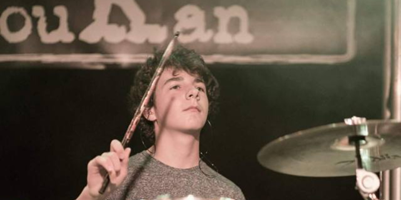 Fill the Name, Chanteur Chanteur en représentation - photo de couverture n° 2