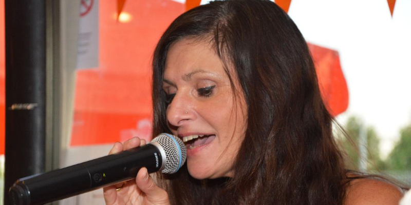 LILI ALCAZAR, Chanteur Chanteur en représentation à Seine et Marne - photo de couverture n° 2