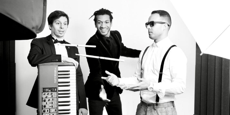 dandies trio, Chanteur Chanteur en représentation à Seine et Marne - photo de couverture