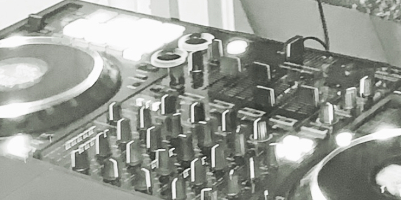 Bangageo, DJ DJ en représentation à Paris - photo de couverture