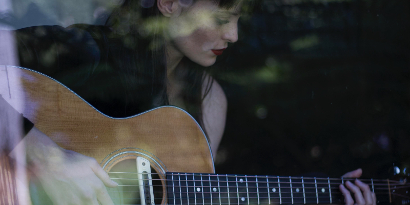 Grace de la Hunt, Chanteur Chanteur en représentation - photo de couverture n° 3