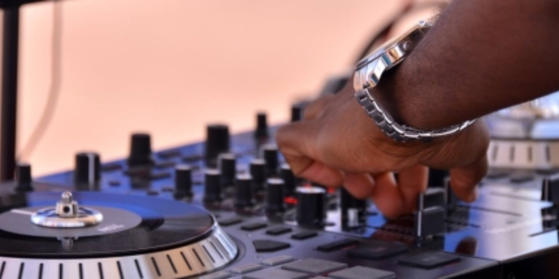 Alex Vilfrant, DJ DJ en représentation à Loire Atlantique - photo de couverture n° 1