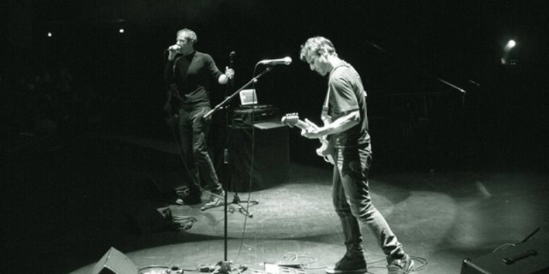 Berlyne, Chanteur Chanteur en représentation à Paris - photo de couverture n° 2