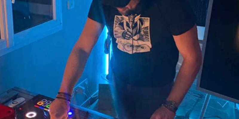 Djuke Fleed, DJ DJ en représentation à Paris - photo de couverture