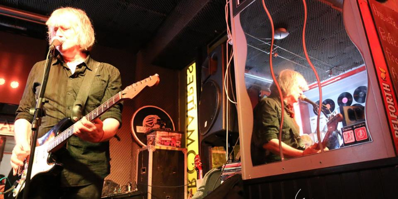 Mars, Musiciens Rock en représentation à Paris - photo de couverture