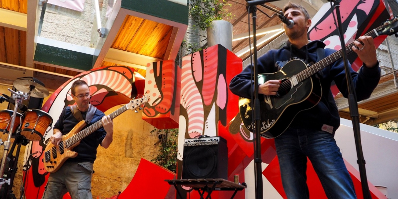 Radio Combo, Chanteur Chanteur en représentation - photo de couverture n° 2