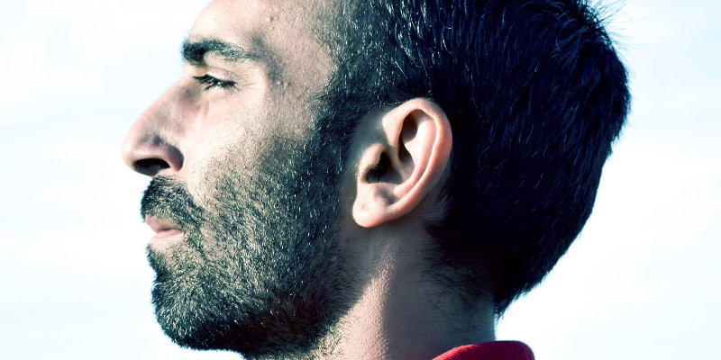 Julien Bischerour, Chanteur Chanteur en représentation - photo de couverture n° 1
