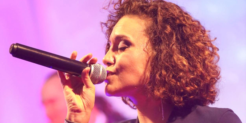 Julie GLORIA, Musiciens Generaliste en représentation à Paris - photo de couverture n° 1