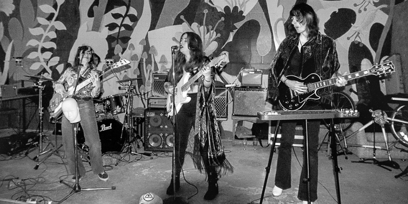 Kim Logan + Les Silhouettes, Groupe de Musique Rock en représentation à Paris - photo de couverture n° 2