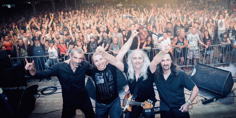 Megaphone "le show Téléphone, Groupe de Musique Rock en représentation à Rhône - photo de couverture