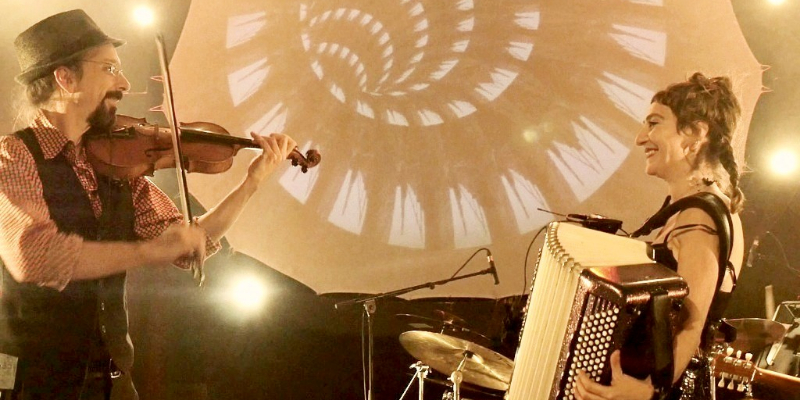 Lavach', Groupe de Musique Musiques du Monde en représentation à Drôme - photo de couverture n° 3