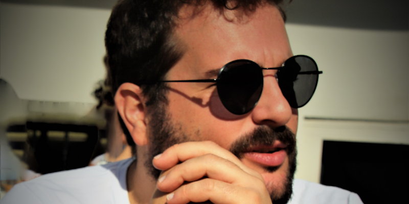 Mari Brasero, Chanteur Chanteur en représentation - photo de couverture n° 1