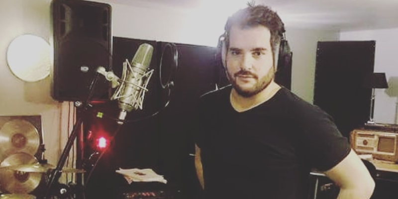 Mari Brasero, Chanteur Chanteur en représentation - photo de couverture n° 3