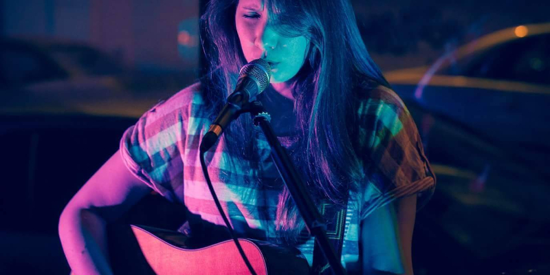 Tess Liautaud, Chanteur Chanteur en représentation - photo de couverture