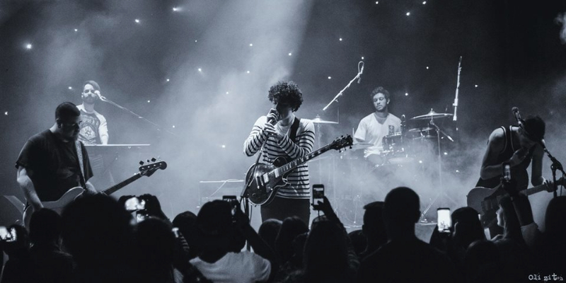 The Flying Bricks, Groupe de Musique Rock en représentation - photo de couverture n° 3
