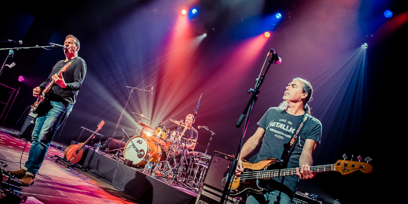 LES INFIDELES, Groupe de Musique Rock en représentation - photo de couverture n° 3